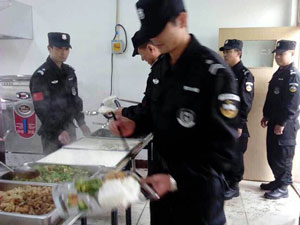 �������