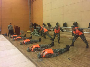 �������