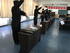 �������