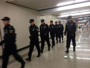 �������