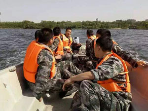 �������