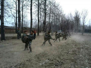 �������