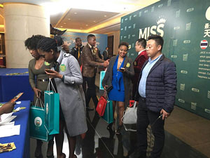 �������