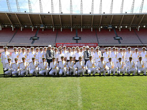 �������